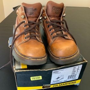 Dr Marten 8542 boots